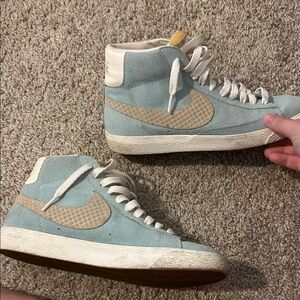 Nike High-Top Sneakers in Light Blue and Beige